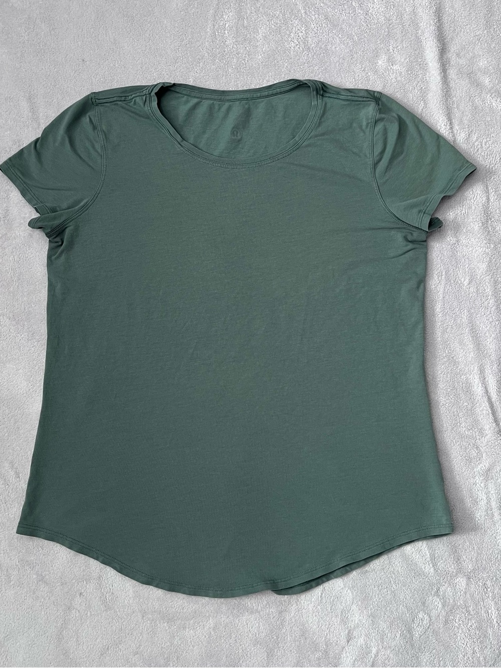 Lululemon Love Crewneck T-Shirt Women Green Short Sleeve Curved Hem Workout Top